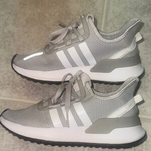 Adidas Women's U Path Run Sneakers in light grey with white stripes size 6